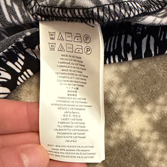 Michael Kors Black and White Patterned Top (Size M) - Picture 3 of 4